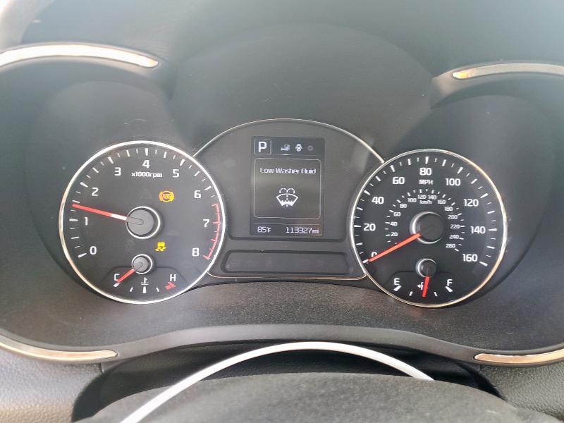 3KPFK4A76JE271435 - 2018 KIA FORTE LX Weiß Foto 9