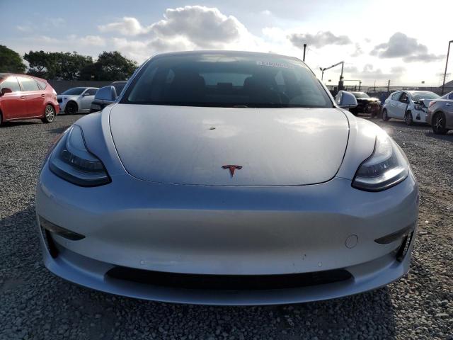 5YJ3E1EB5KF231026 - 2019 TESLA MODEL 3 Күміс фото 5