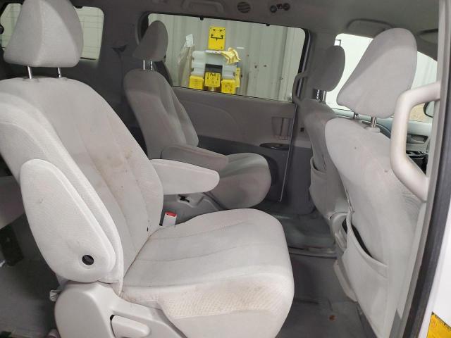 5TDJK3DC4BS006341 - 2011 TOYOTA SIENNA LE WHITE photo 11