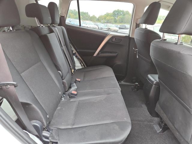 JTMBFREV2JJ727183 - 2018 TOYOTA RAV4 LE თეთრი ფოტო 11