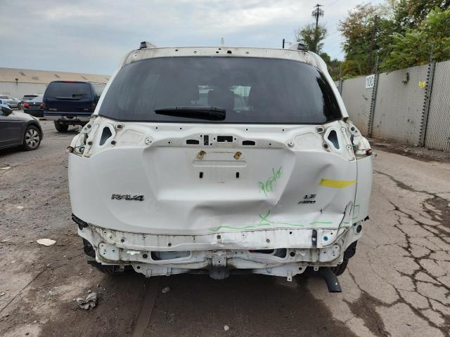 JTMBFREV2JJ727183 - 2018 TOYOTA RAV4 LE თეთრი ფოტო 6