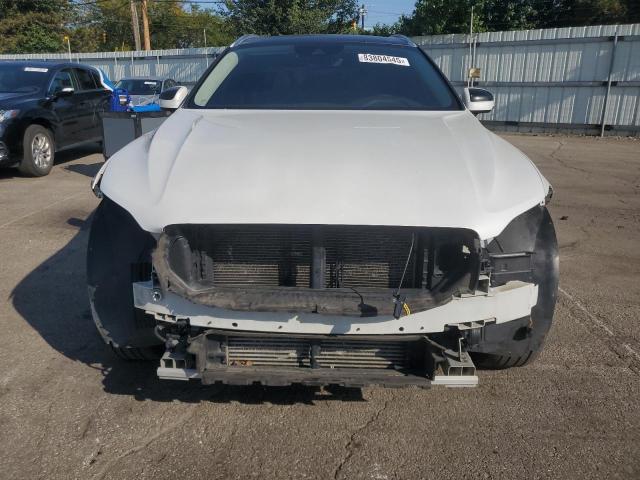 LYV102RK3JB117824 - 2018 VOLVO XC60 T5 Beyaz fotoğraf 5