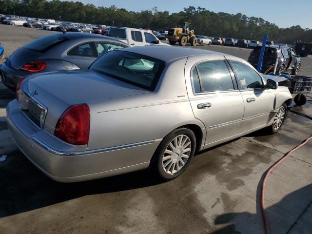 1LNHM82W13Y611776 - 2003 LINCOLN TOWN CAR SIGNATURE Күміс фото 3