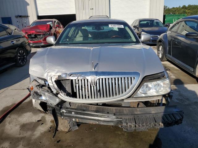 1LNHM82W13Y611776 - 2003 LINCOLN TOWN CAR SIGNATURE Күміс фото 5