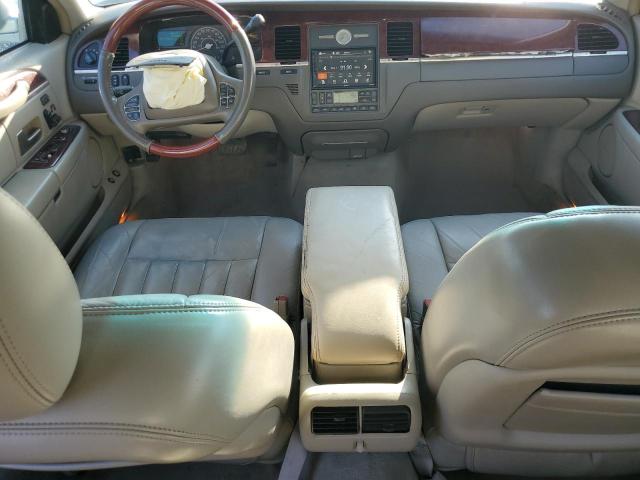 1LNHM82W13Y611776 - 2003 LINCOLN TOWN CAR SIGNATURE Күміс фото 8