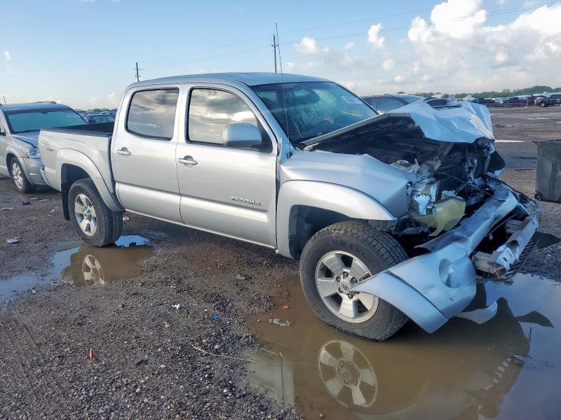 5TFJU4GN5BX003908 - 2011 TOYOTA TACOMA DOUBLE CAB PRERUNNER SILVER photo 4