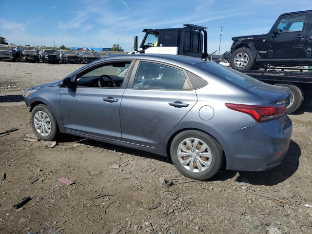 3KPC24A3XJE034186 - 2018 HYUNDAI ACCENT SE Сұр фото 2