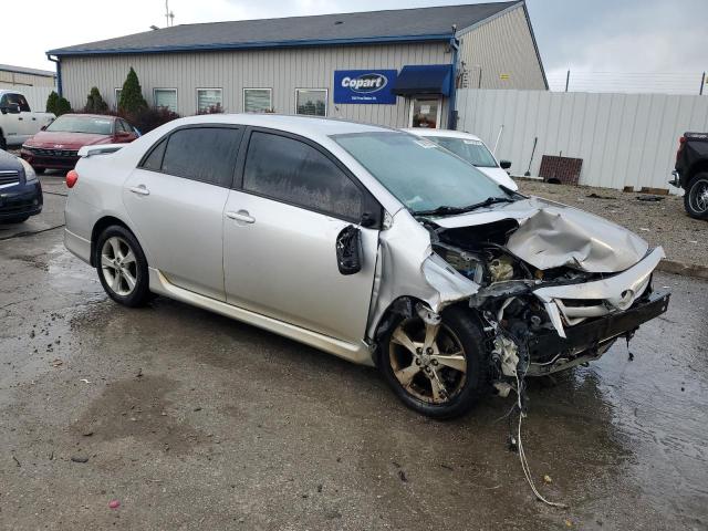 2T1BU4EEXBC580715 - 2011 TOYOTA COROLLA BASE ვერცხლისფერი ფოტო 4