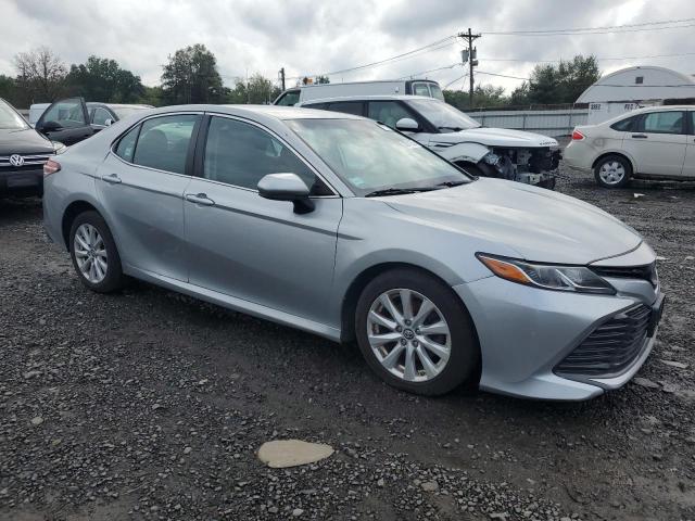 4T1B11HK0KU812133 - 2019 TOYOTA CAMRY L SILVER photo 4