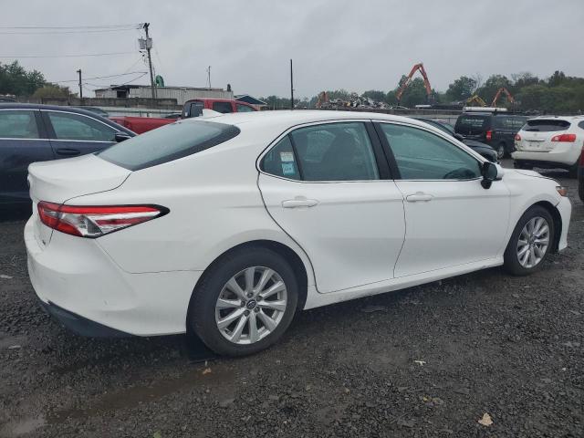 4T1B11HK7KU815577 - 2019 TOYOTA CAMRY L თეთრი ფოტო 3