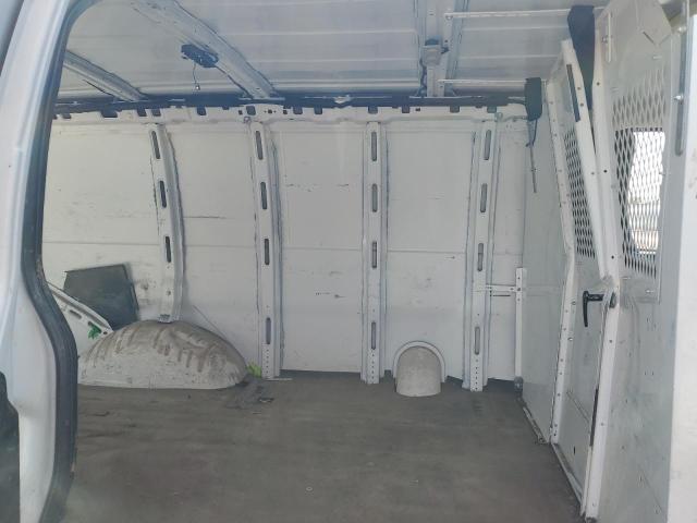 1GCWGAFG9J1339867 - 2018 CHEVROLET EXPRESS G2500 白色 照片 11