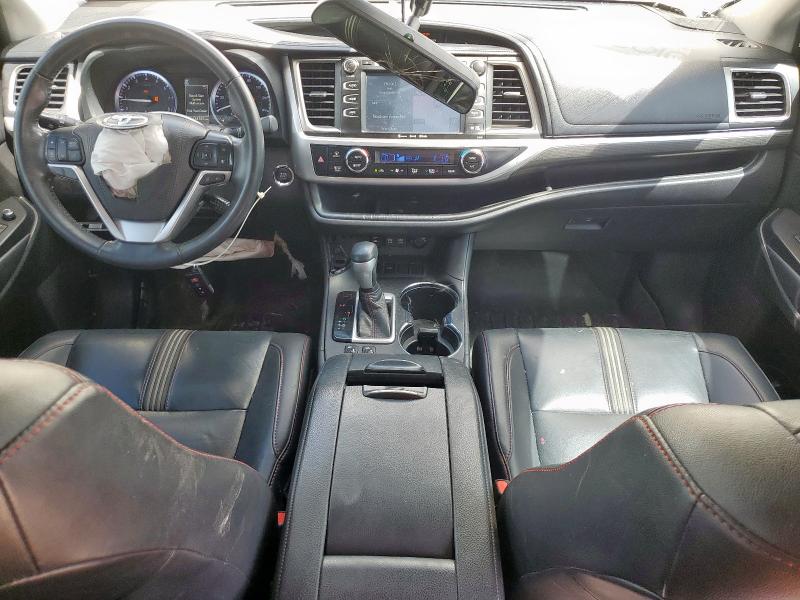 5TDKZRFH9KS354552 - 2019 TOYOTA HIGHLANDER SE Biały zdjęcie 8