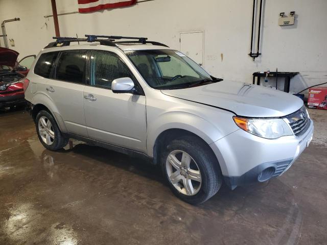 JF2SH6CC6AH702581 - 2010 SUBARU FORESTER 2.5X PREMIUM SILVER photo 4