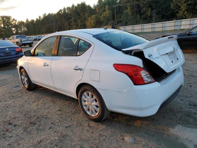 3N1CN7AP0JL881972 - 2018 NISSAN VERSA S Weiß Foto 2