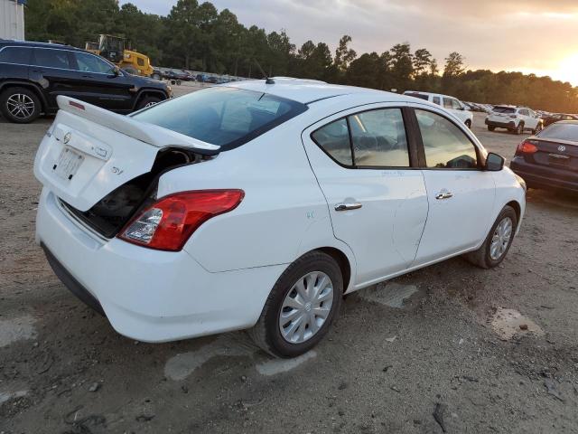 3N1CN7AP0JL881972 - 2018 NISSAN VERSA S Weiß Foto 3