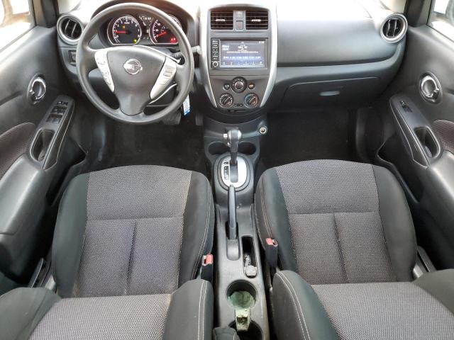 3N1CN7AP0JL881972 - 2018 NISSAN VERSA S Weiß Foto 8
