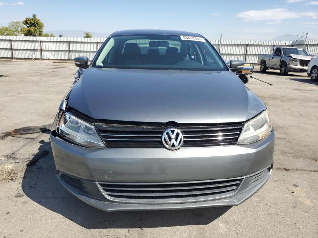 3VWDX7AJ3DM402589 - 2013 VOLKSWAGEN JETTA SE GRAY photo 5