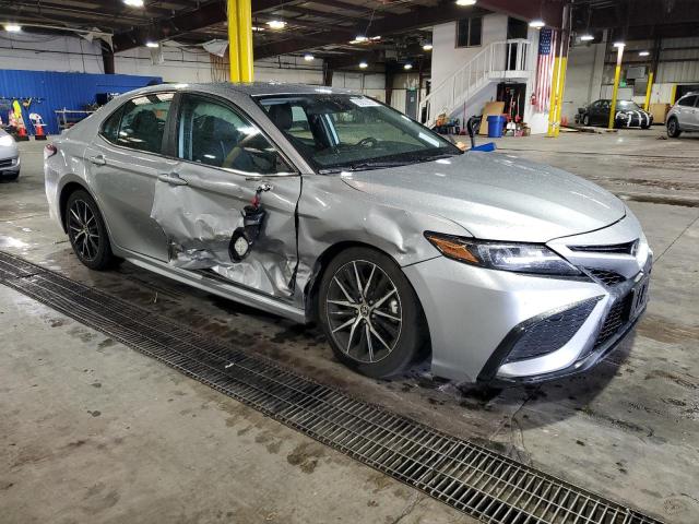 4T1G11AK2MU603317 - 2021 TOYOTA CAMRY SE 银色 照片 4