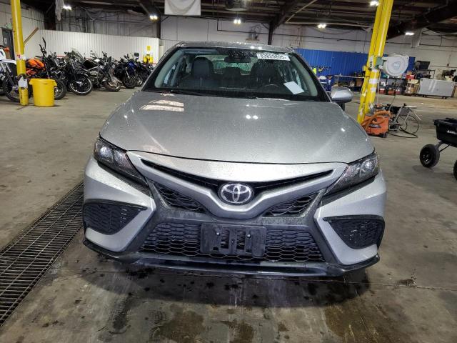 4T1G11AK2MU603317 - 2021 TOYOTA CAMRY SE 银色 照片 5