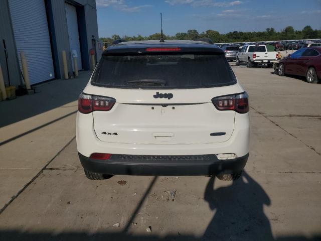 3C4NJDBB9JT307115 - 2018 JEEP COMPASS LATITUDE თეთრი ფოტო 6