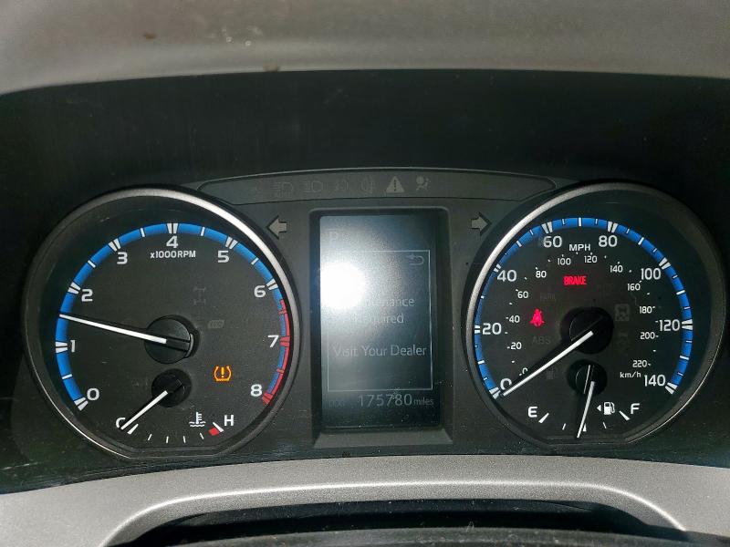 2T3WFREVXHW365973 - 2017 TOYOTA RAV4 XLE Gümüş foto 9