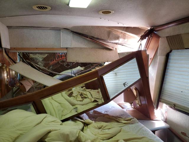 4UZ6LMEB7YCG66249 - 2000 FREIGHTLINER CHASSIS VCL SILVER photo 9