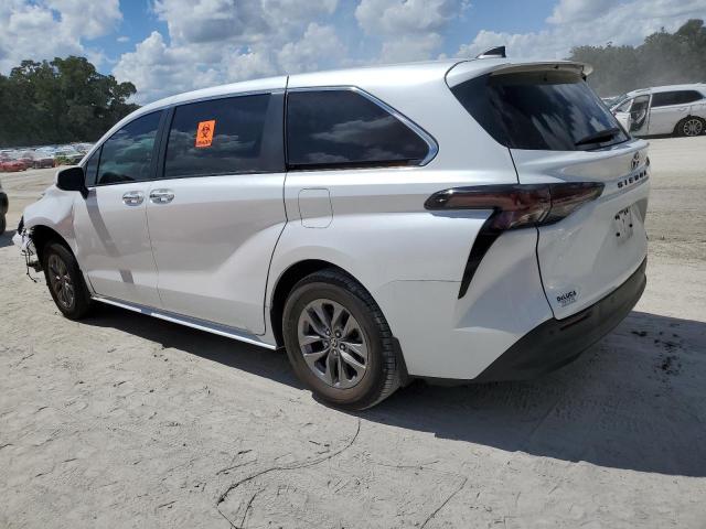 5TDYRKECXRS206704 - 2024 TOYOTA SIENNA XLE WHITE photo 2