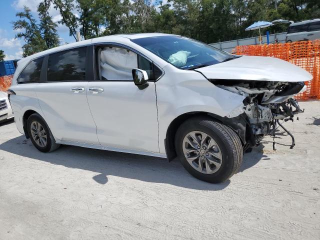 5TDYRKECXRS206704 - 2024 TOYOTA SIENNA XLE WHITE photo 4