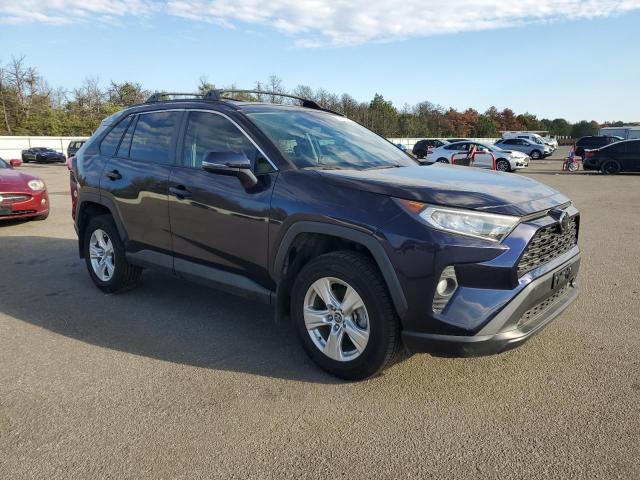 2T3W1RFV3LW101984 - 2020 TOYOTA RAV4 XLE BLUE photo 4