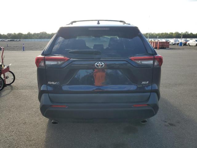 2T3W1RFV3LW101984 - 2020 TOYOTA RAV4 XLE BLUE photo 6