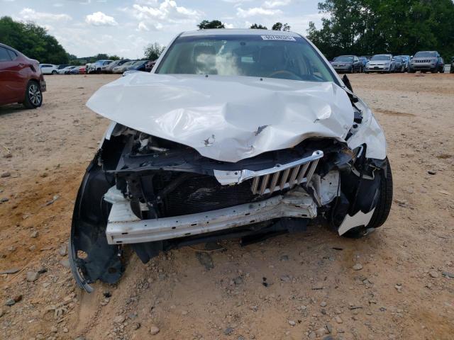 3LNHL2JC5CR817611 - 2012 LINCOLN MKZ WHITE photo 10