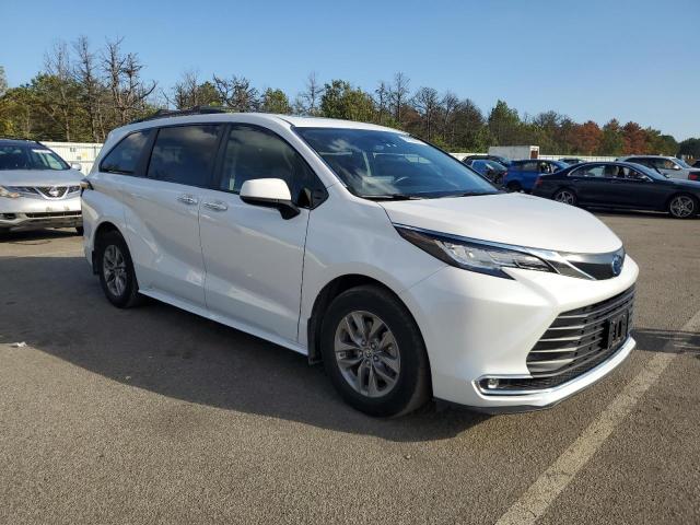 5TDYRKEC4RS199328 - 2024 TOYOTA SIENNA XLE أبيض صورة 4