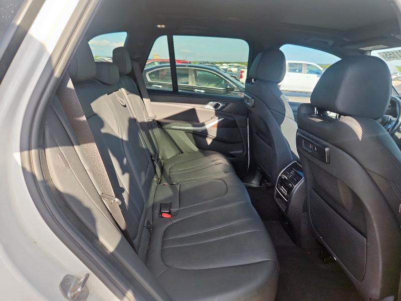 5UXCR6C51KLL14706 - 2019 BMW X5 XDRIVE40I WHITE photo 11