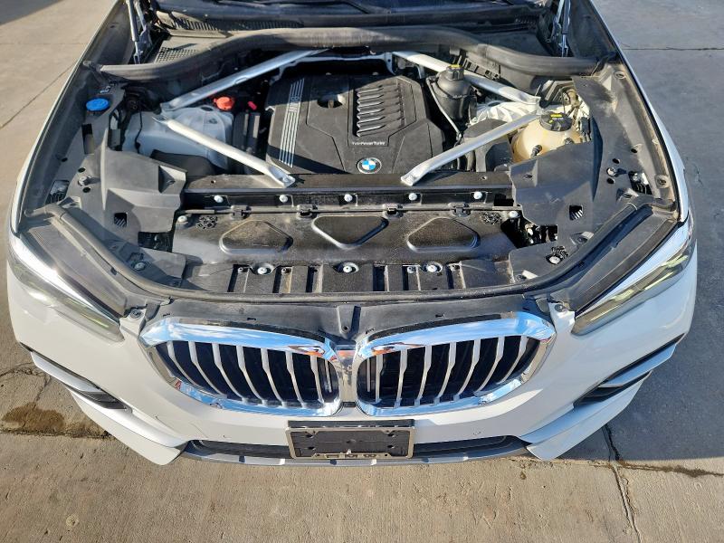 5UXCR6C51KLL14706 - 2019 BMW X5 XDRIVE40I WHITE photo 12