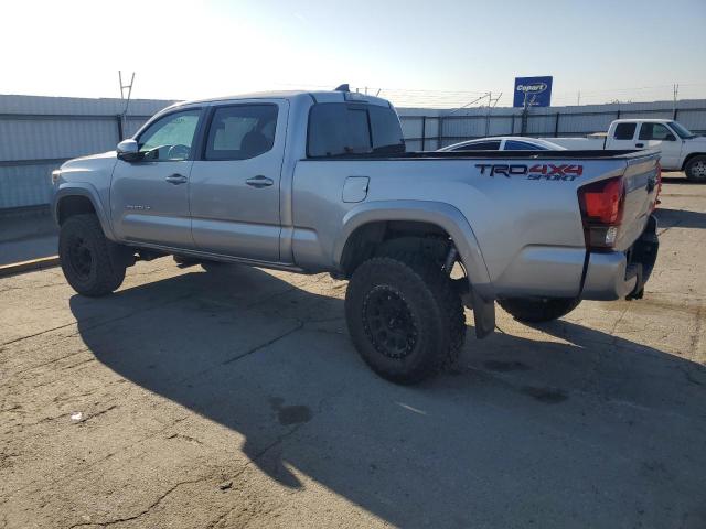 3TMDZ5BN4JM043235 - 2018 TOYOTA TACOMA DOUBLE CAB 银色 照片 2