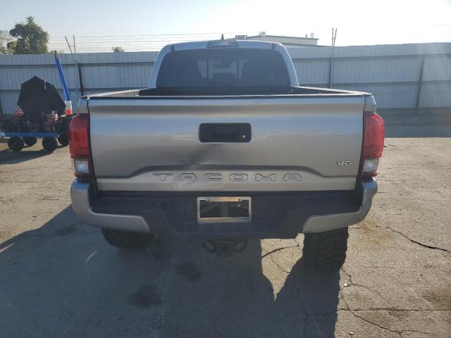 3TMDZ5BN4JM043235 - 2018 TOYOTA TACOMA DOUBLE CAB 银色 照片 6