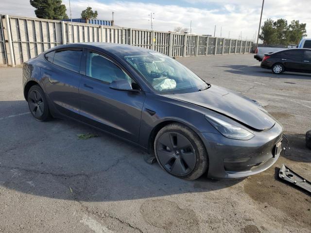 5YJ3E1EA9PF399850 - 2023 TESLA MODEL 3 Silber Foto 4
