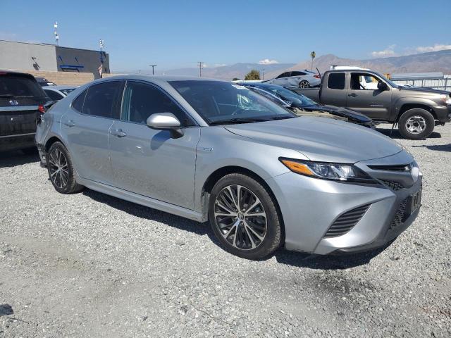 4T1G31AK7LU012960 - 2020 TOYOTA CAMRY SE SILVER photo 4