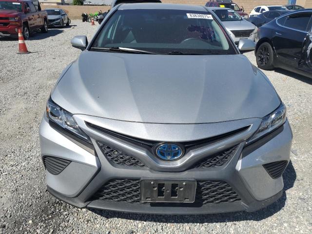 4T1G31AK7LU012960 - 2020 TOYOTA CAMRY SE SILVER photo 5