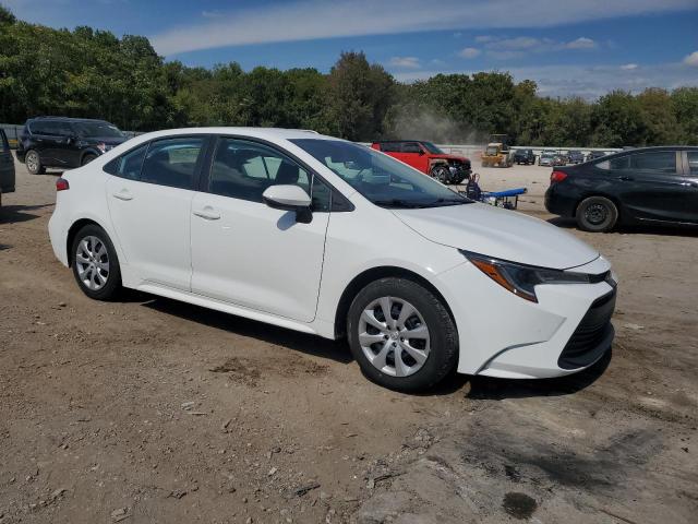 5YFB4MDE4RP132336 - 2024 TOYOTA COROLLA LE თეთრი ფოტო 4