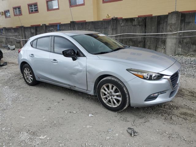 3MZBN1K71JM201296 - 2018 MAZDA 3 SPORT Silber Foto 4