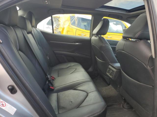 4T1B61HK3JU120108 - 2018 TOYOTA CAMRY XSE ვერცხლისფერი ფოტო 10