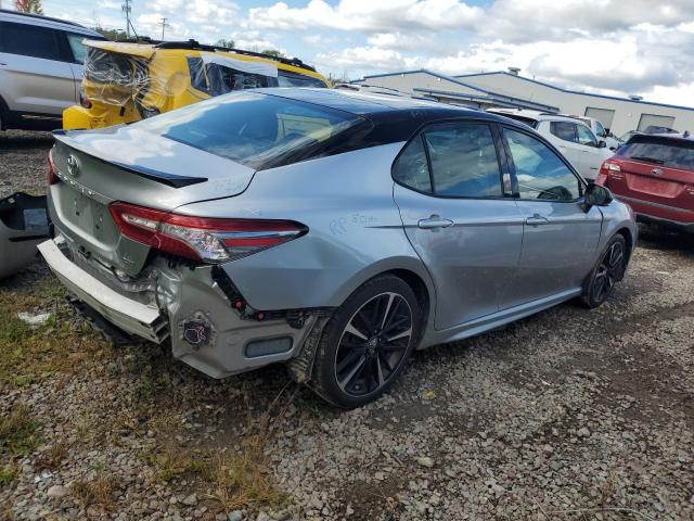 4T1B61HK3JU120108 - 2018 TOYOTA CAMRY XSE ვერცხლისფერი ფოტო 3