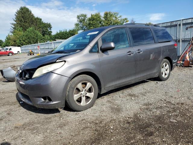 2013 TOYOTA SIENNA LE, 