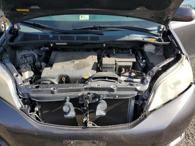 5TDKK3DC3DS350699 - 2013 TOYOTA SIENNA LE ნაცრისფერი ფოტო 12