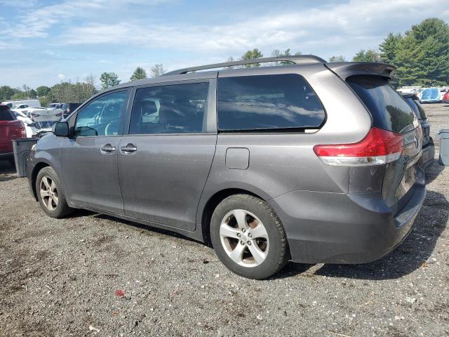 5TDKK3DC3DS350699 - 2013 TOYOTA SIENNA LE ნაცრისფერი ფოტო 2