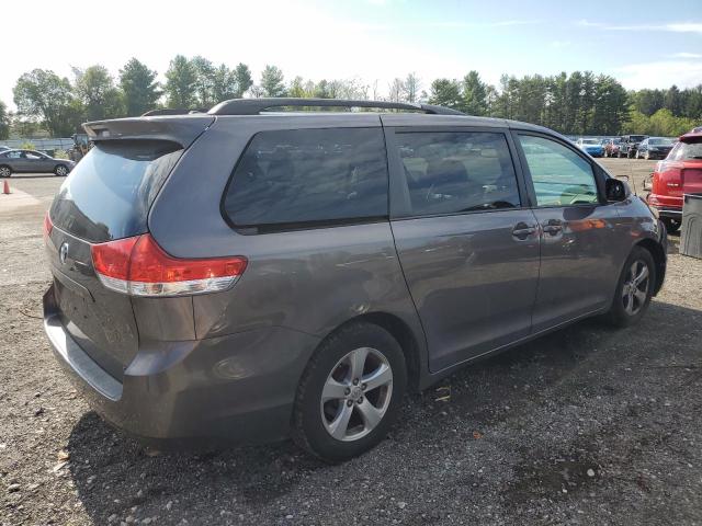 5TDKK3DC3DS350699 - 2013 TOYOTA SIENNA LE ნაცრისფერი ფოტო 3