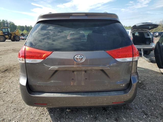 5TDKK3DC3DS350699 - 2013 TOYOTA SIENNA LE ნაცრისფერი ფოტო 6