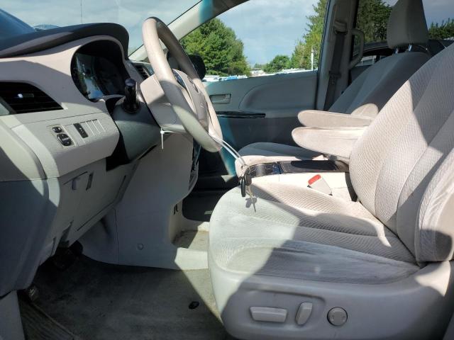 5TDKK3DC3DS350699 - 2013 TOYOTA SIENNA LE ნაცრისფერი ფოტო 7