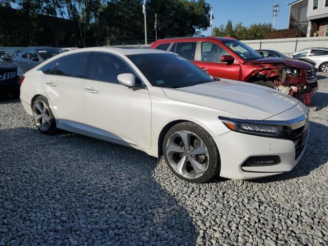 1HGCV2F98KA009236 - 2019 HONDA ACCORD TOURING WHITE photo 4